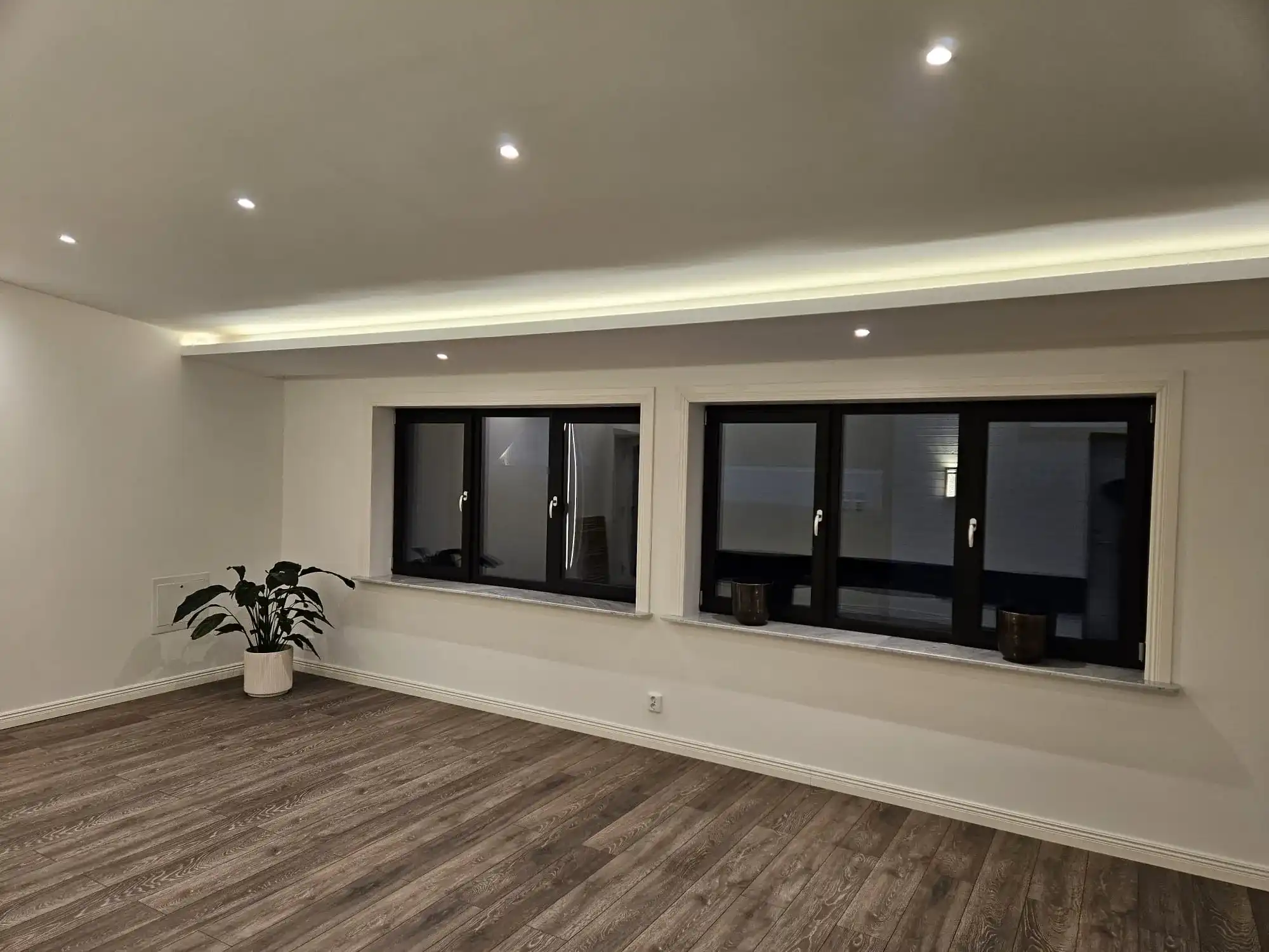 Stilren tillbyggnad – från modern utsida till lyxig insida bild 4